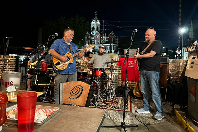 REPLACE → live acoustic / small music night, warm crowd